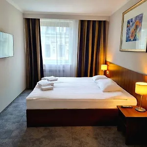 Hotel Hit, Varsavia